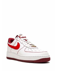 Baskets basses en cuir blanc et rouge Nike