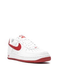 Baskets basses en cuir blanc et rouge Nike