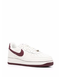 Baskets basses en cuir blanc et rouge Nike