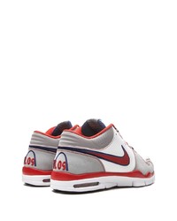 Baskets basses en cuir blanc et rouge Nike