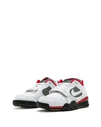 Baskets basses en cuir blanc et rouge Nike