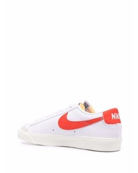 Baskets basses en cuir blanc et rouge Nike