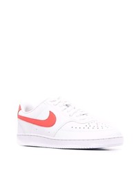 Baskets basses en cuir blanc et rouge Nike