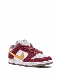 Baskets basses en cuir blanc et rouge Nike