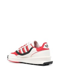 Baskets basses en cuir blanc et rouge adidas