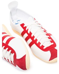 Baskets basses en cuir blanc et rouge adidas