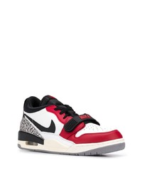 Baskets basses en cuir blanc et rouge Jordan