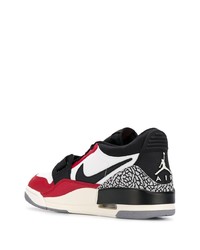 Baskets basses en cuir blanc et rouge Jordan