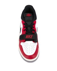 Baskets basses en cuir blanc et rouge Jordan