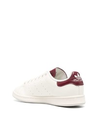 Baskets basses en cuir blanc et rouge adidas