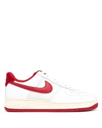 Baskets basses en cuir blanc et rouge Nike