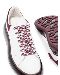 Baskets basses en cuir blanc et rouge Alexander McQueen