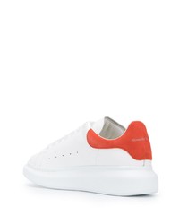 Baskets basses en cuir blanc et rouge Alexander McQueen