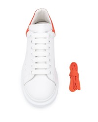 Baskets basses en cuir blanc et rouge Alexander McQueen