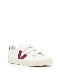 Baskets basses en cuir blanc et rouge Veja