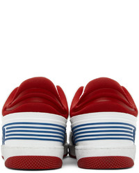 Baskets basses en cuir blanc et rouge Gucci