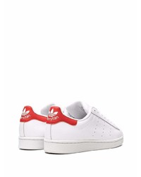 Baskets basses en cuir blanc et rouge adidas