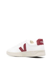 Baskets basses en cuir blanc et rouge Veja