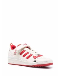 Baskets basses en cuir blanc et rouge adidas