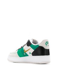 Baskets basses en cuir blanc et vert Nike