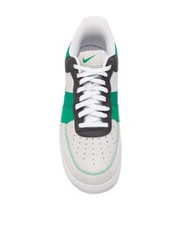 Baskets basses en cuir blanc et vert Nike