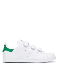 Baskets basses en cuir blanc et vert adidas