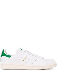 Baskets basses en cuir blanc et vert adidas