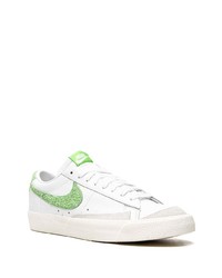 Baskets basses en cuir blanc et vert Nike