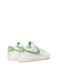 Baskets basses en cuir blanc et vert Nike