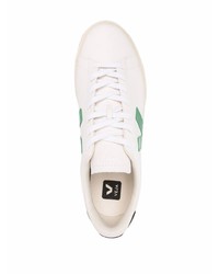 Baskets basses en cuir blanc et vert Veja