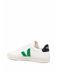 Baskets basses en cuir blanc et vert Veja