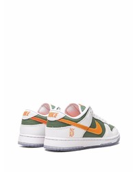 Baskets basses en cuir blanc et vert Nike