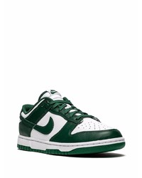 Baskets basses en cuir blanc et vert Nike