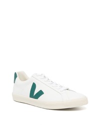 Baskets basses en cuir blanc et vert Veja