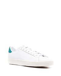 Baskets basses en cuir blanc et vert adidas