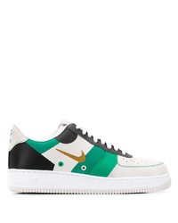 Baskets basses en cuir blanc et vert Nike