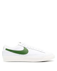 Baskets basses en cuir blanc et vert Nike