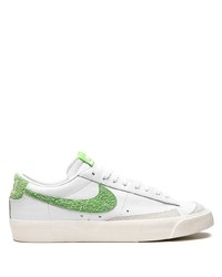 Baskets basses en cuir blanc et vert Nike