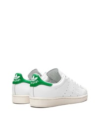 Baskets basses en cuir blanc et vert adidas