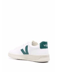 Baskets basses en cuir blanc et vert Veja