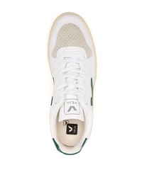 Baskets basses en cuir blanc et vert Veja