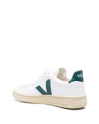 Baskets basses en cuir blanc et vert Veja