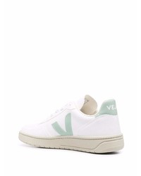 Baskets basses en cuir blanc et vert Veja