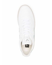 Baskets basses en cuir blanc et vert Veja