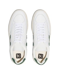 Baskets basses en cuir blanc et vert Veja