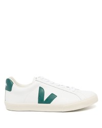 Baskets basses en cuir blanc et vert Veja