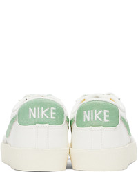 Baskets basses en cuir blanc et vert Nike