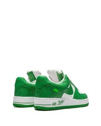 Baskets basses en cuir blanc et vert Nike