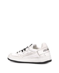 Baskets basses en cuir blanches et noires Premiata