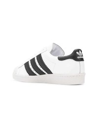 Baskets basses en cuir blanches et noires adidas